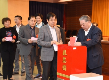 投票现场(二) 投票现场(二)